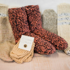 21 Ručně pletené ponožky od našich dobrovolnic